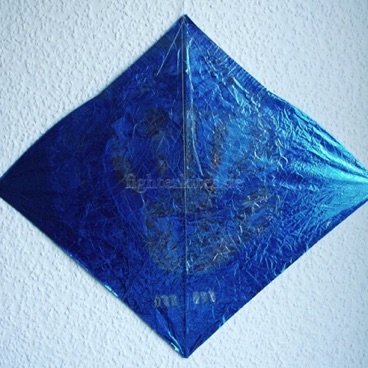 Segel: geätzt
Segelmaterial: Mylar
Bogenstab: Carbon 1,5 mm
Mittelstab: Bambus geschnitzt
Gesamtgewicht: 7,9 g Segel: geätzt
Segelmaterial: Mylar
Bogenstab: Carbon 1,5 mm
Mittelstab: Bambus geschnitzt
Gesamtgewicht: 7,9 g